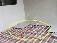 貼瓷磚不一定要用水泥 用框架來干鋪也結(jié)實